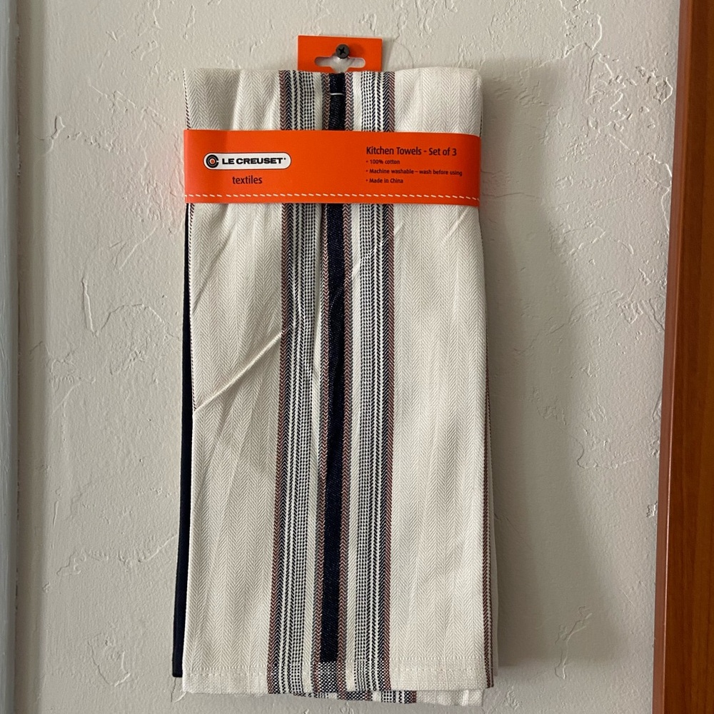 Le Creuset kitchen towels - set of 3 Black and Tan. NWT